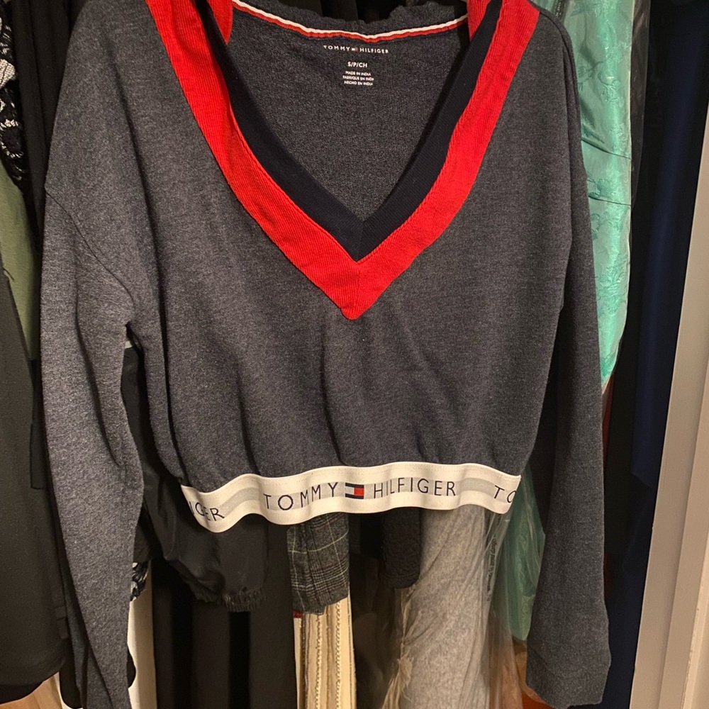 Tommy Hilfiger Gray and Red V-Neck Hooded Cropped Sweater